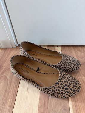 Arizona Jean Company Leopard-Pattern Ballet Flats in Tan and Black